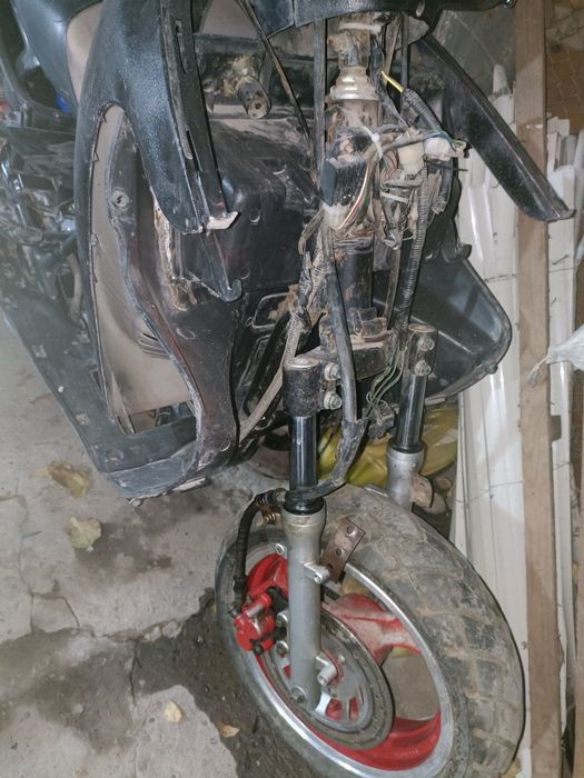 Продаётся срочно скутер 100 кубовый не на ходу смотрите фото