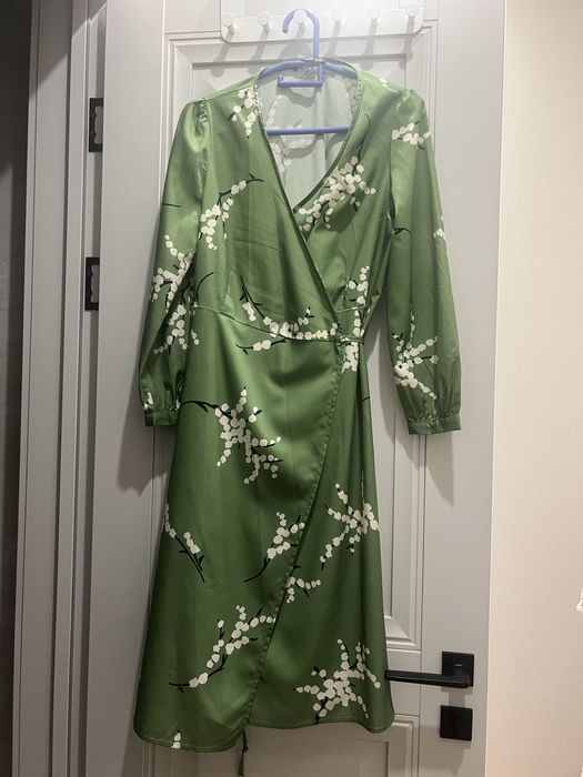 Продам Зеленое Платье на запах