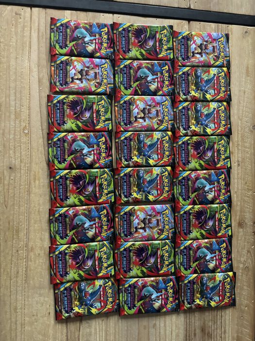 24 Boostere Pokémon TCG Phantasnal Flames