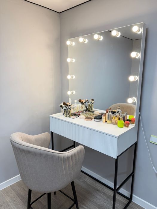 Сдается рабочее место в салоне