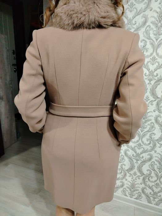 Зимнее пальто 46 размер в отличном состоянии