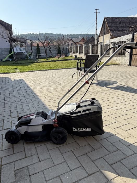 Masina de tuns iarba