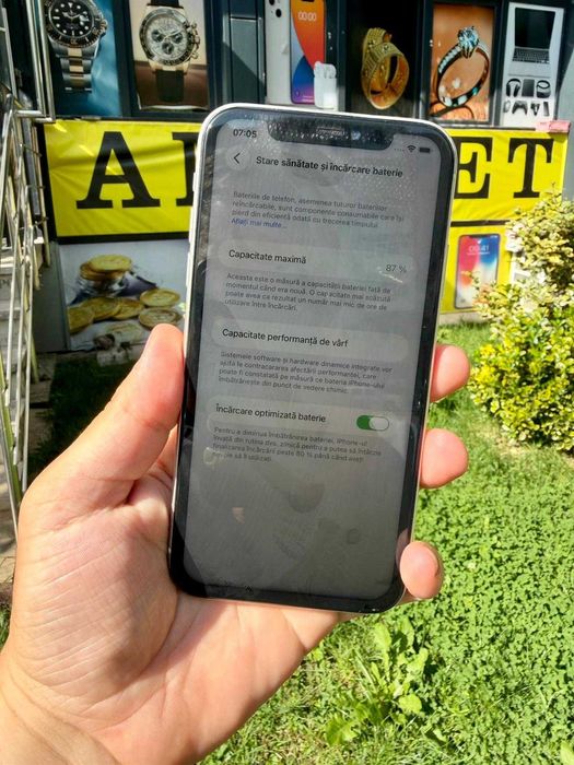 iPhone 11  / 64GB / FaceID Defect / Neverlocked