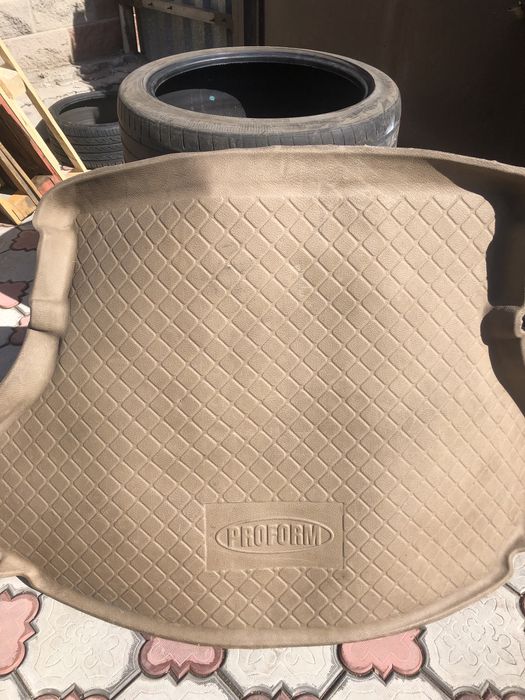 Продается коврик в багажник хайлендер