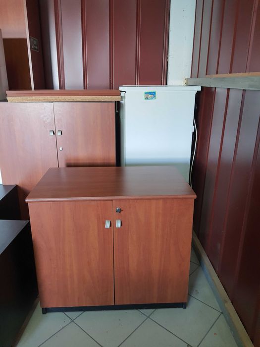 Mobilier office - birouri, rafturi, dulapuri