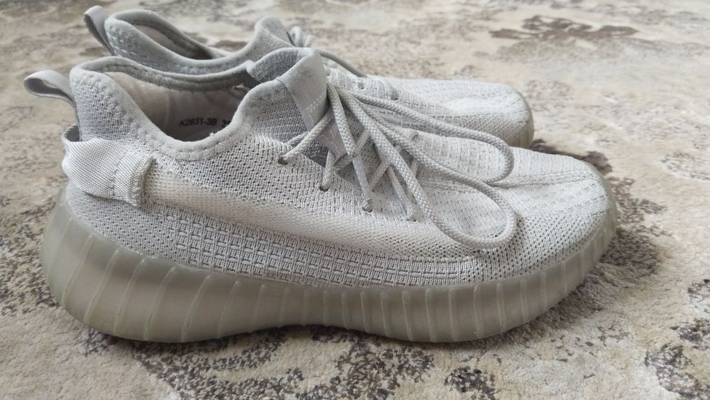 Продаются новые кроссовки беговые