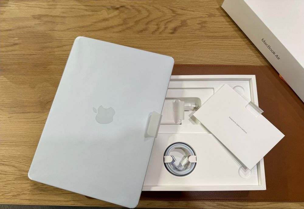 Apple MacBook Air 13” M4 2025 16GB RAM 256GB SSD Sky Blue