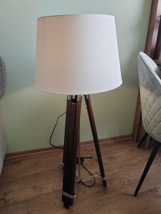 Подова лампа трипод, Полилей, осветителни тела