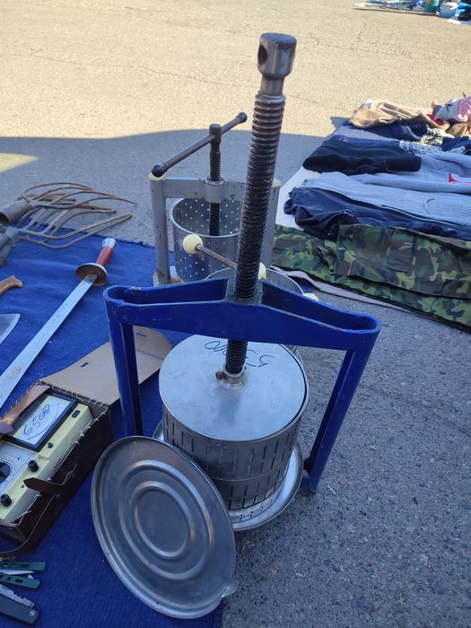 Вилы пресс лопаты , самовар утварь