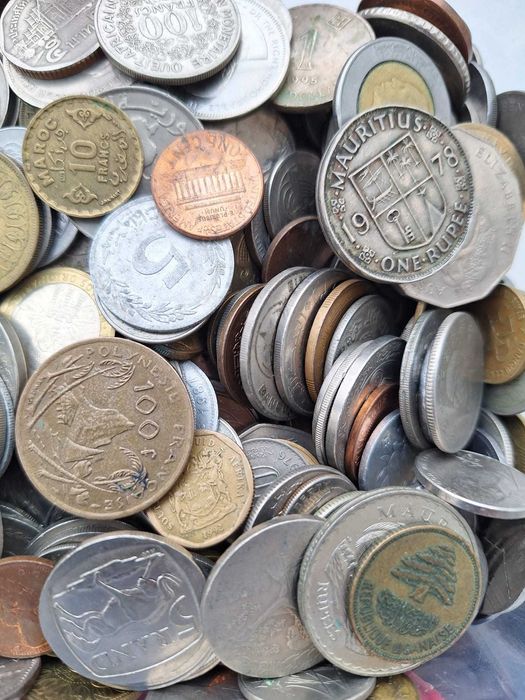 LOT peste 800 monede straine == America, Asia, Africa==