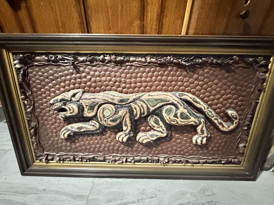 Картины, барельеф