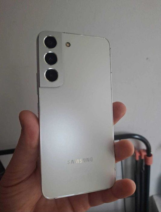 Vand Samsung s22 cu garantie+HUSA astept apelur nu raspund la mesaje