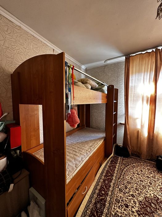 Двухъяросная кровать