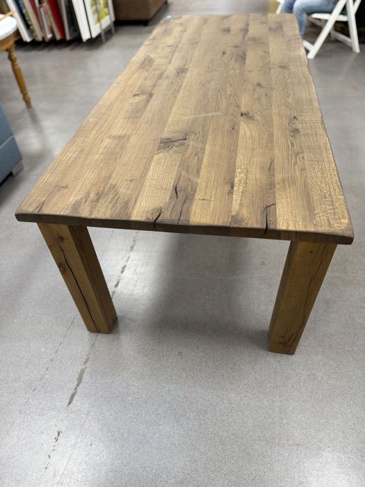 .Дървена дъбова маса