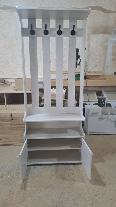 Продаётся Прихожка размер высота 1м90см  ширина 80см глубина 32см