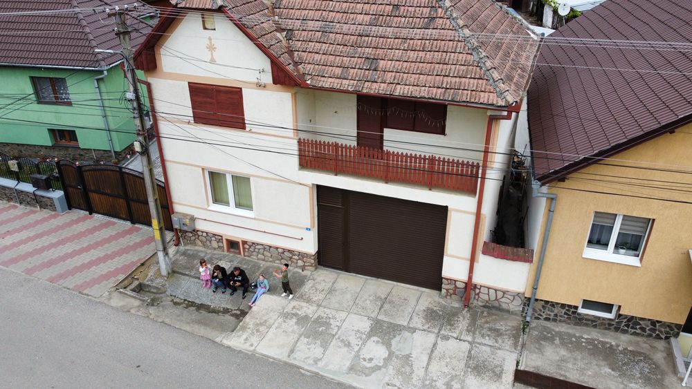 Casa de vânzare + grădina