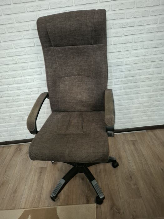 Продам кресло офисное