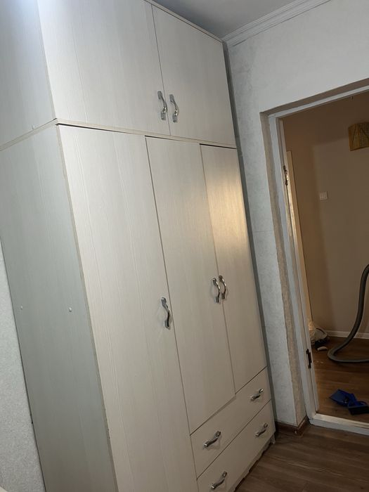 Продам детский кровать, шкаф и стол стулями