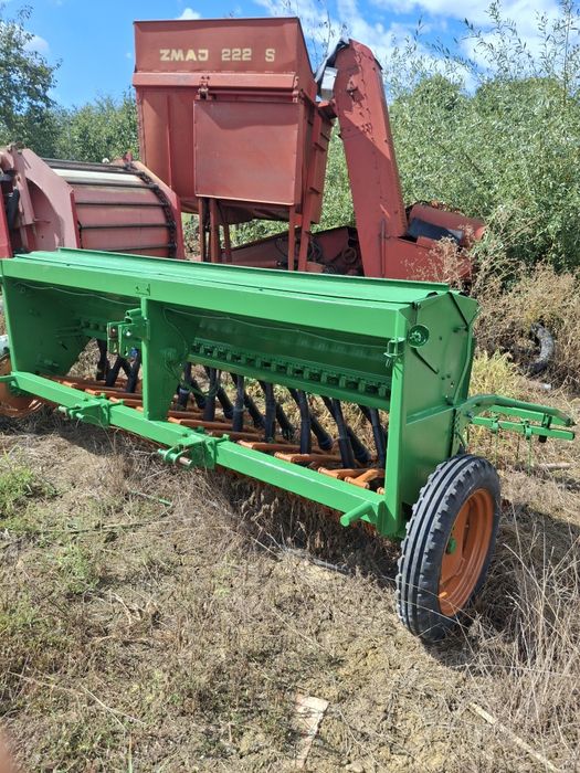 Vând semanatoare de  paioase amazone d7 de 3 metri