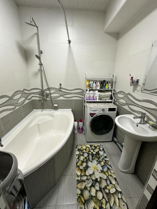 Квартира Сергели янги хает 8 худуд йол юзида дом