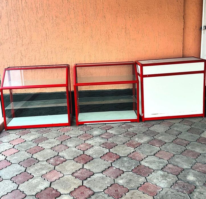 Продаю магазинные витрины б/у