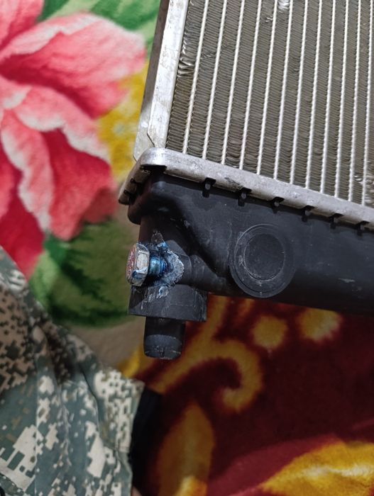 Radiator mersedes 124. 102 motorga kichkina radiator