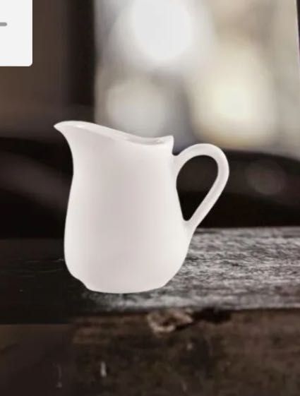 Set 6 mini ccarafe porțelan alb – stare foarte bunăanite lapte ,