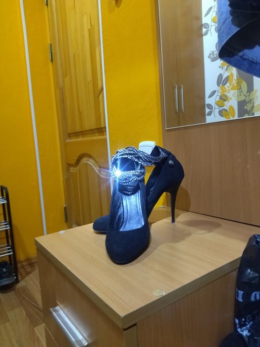 Продам модельные туфли