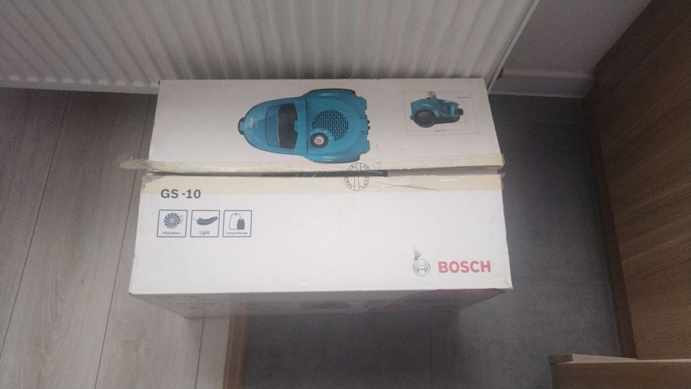 Контейнерный пылесос Bosch GS-10 BGC1U1550