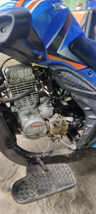 Мотороллер сотилади