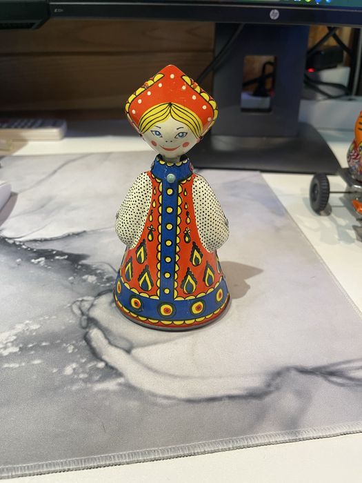Винтидж съветска метална играчка – USSR tin toy, руска фолклорна кукла
