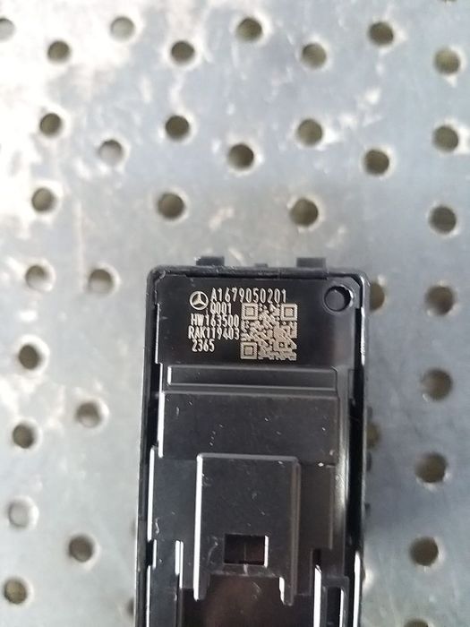 Buton geam electric stanga spate mercedes b class w247 a1679050201