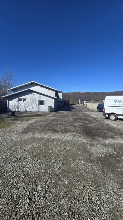 Vand 2 hale, afacere la cheie