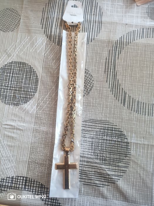 Масивен мъжки ланец,с кръст.