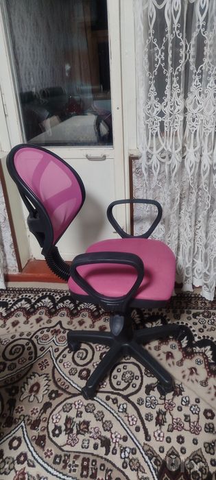 Ofis stuli sotiladi