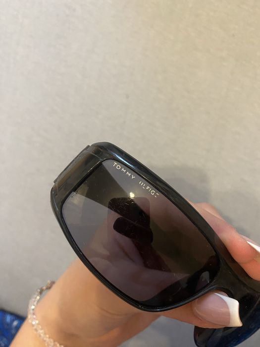Tommy Hilfiger очила