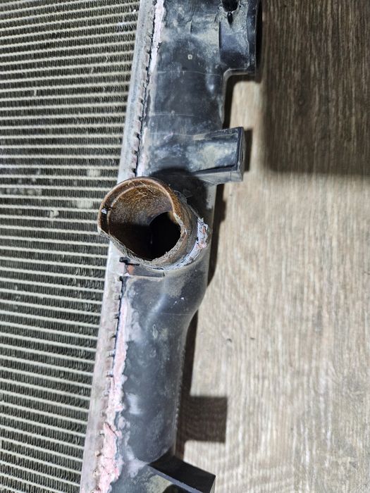 Продам радиатор на прадо 150