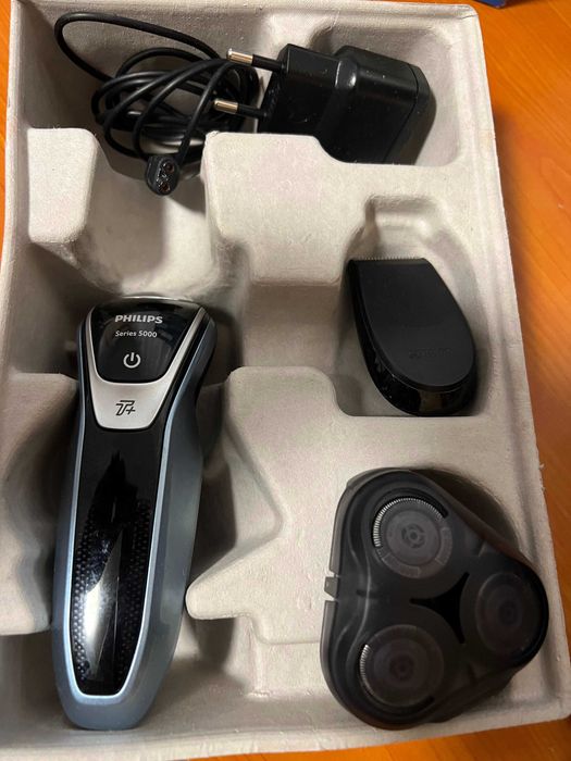 Philips самобръсначка + тример серия S5530 . Мокро и сухо бръснене TOP