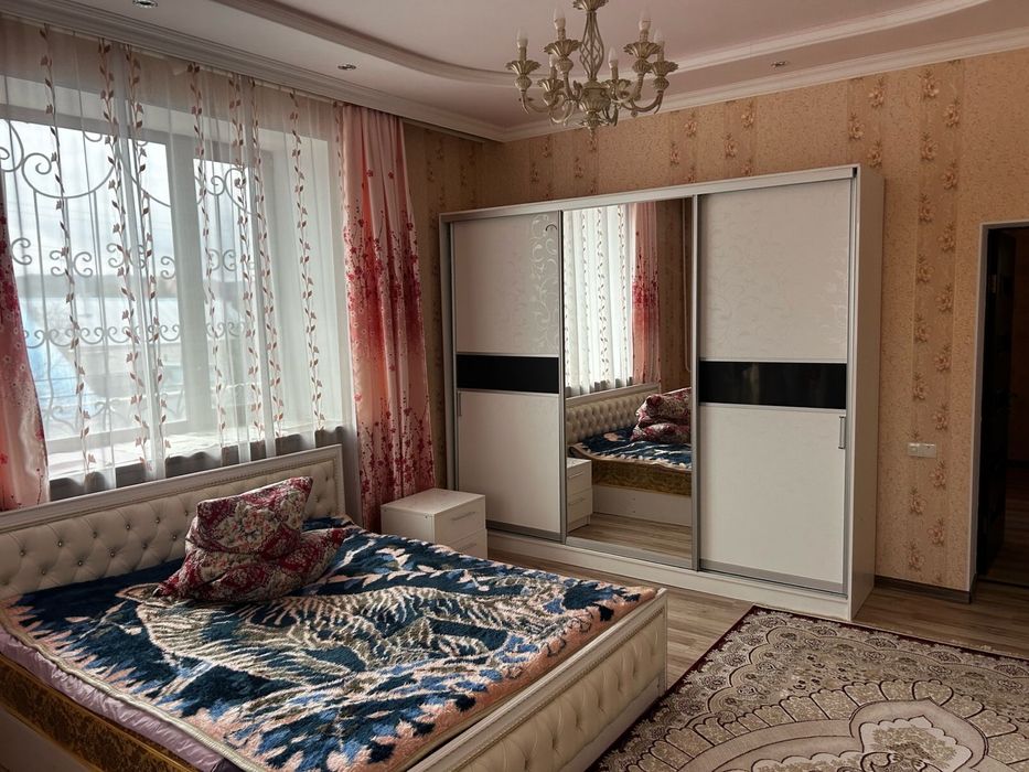 продается дом  с большим гаражом