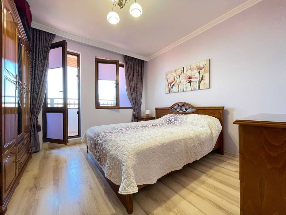 Четиристаен апартамент над яхтено пристанище, Гледка море, Втора линия