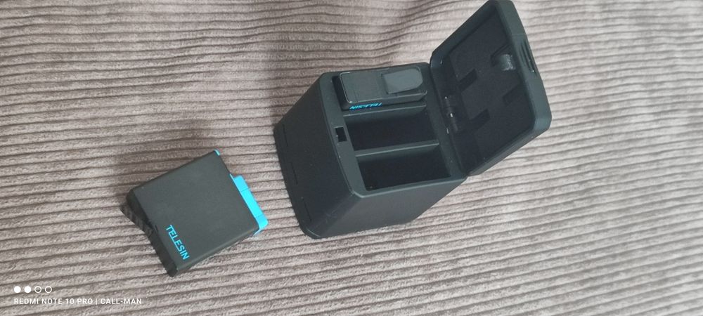 icarcator gopro triplu + 2 baterii