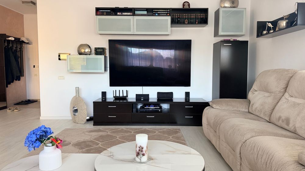Mobillier complet living + Pantofar cu 5 usi (cu oglinda, de la Mobexpert) + Cuier de perete pentru haine