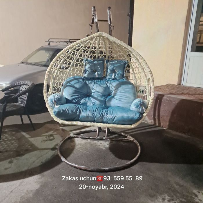 Ratang toʻqima stol stullari va kachelalar