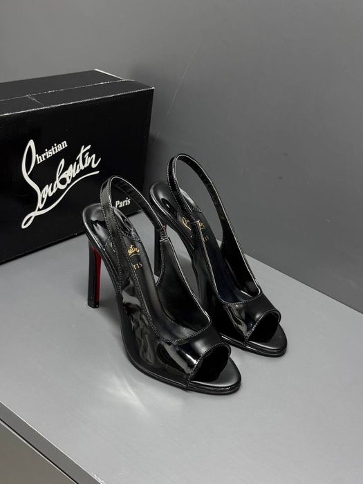 Pantofi Louboutin noi