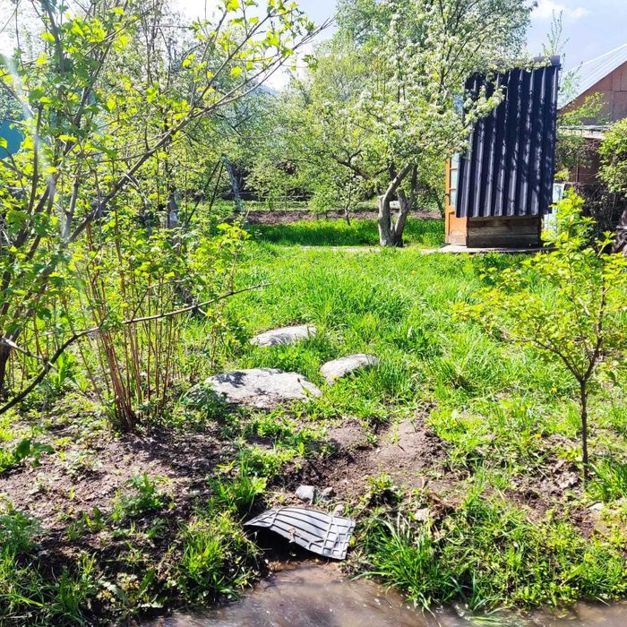 Продам Два дома, усадьбу 28,8 соток, делимый, сауна, навес, хозпостр.