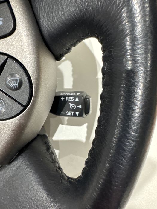 Toyota Prius кожен волан Тойота Приус