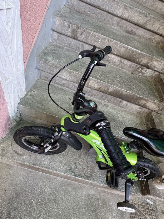 Bicicletă copii GST Bike 12 inch frâne pe disc roți ajutătoare șa reglabilă stare foarte bună anvelope excelente gata de utilizare.fara Frana pe fata