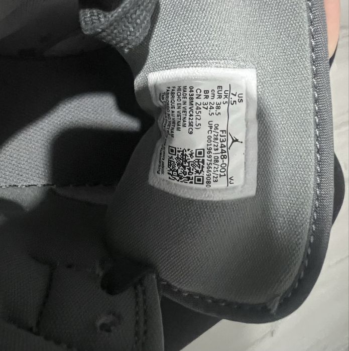 Jordan Wmns Air Jordan 1 Mid Se Grey