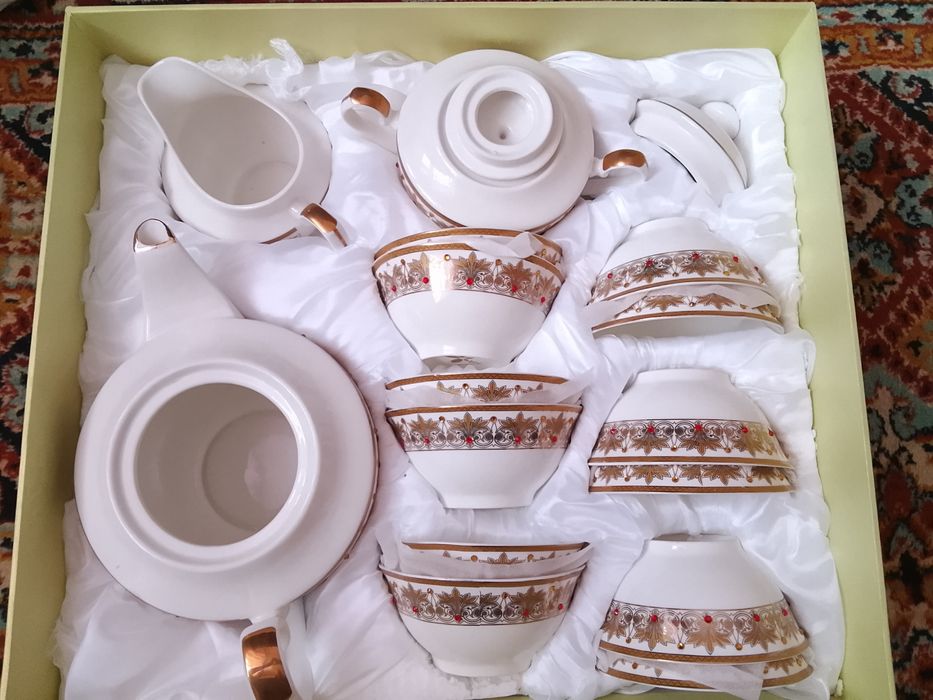 Чайный сервиз на 12 персон