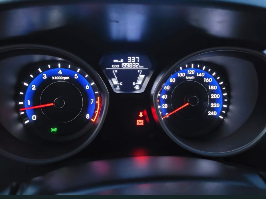 HYUNDAI Elantra 2011 — imagine 2